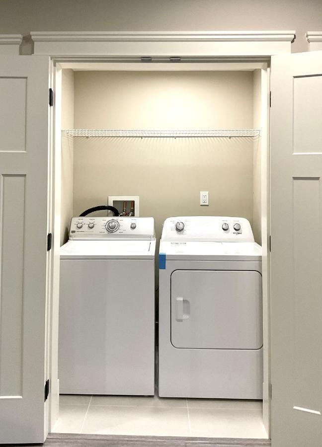 New Two-Bedroom Legal Suite With Parking White Rock Exterior foto