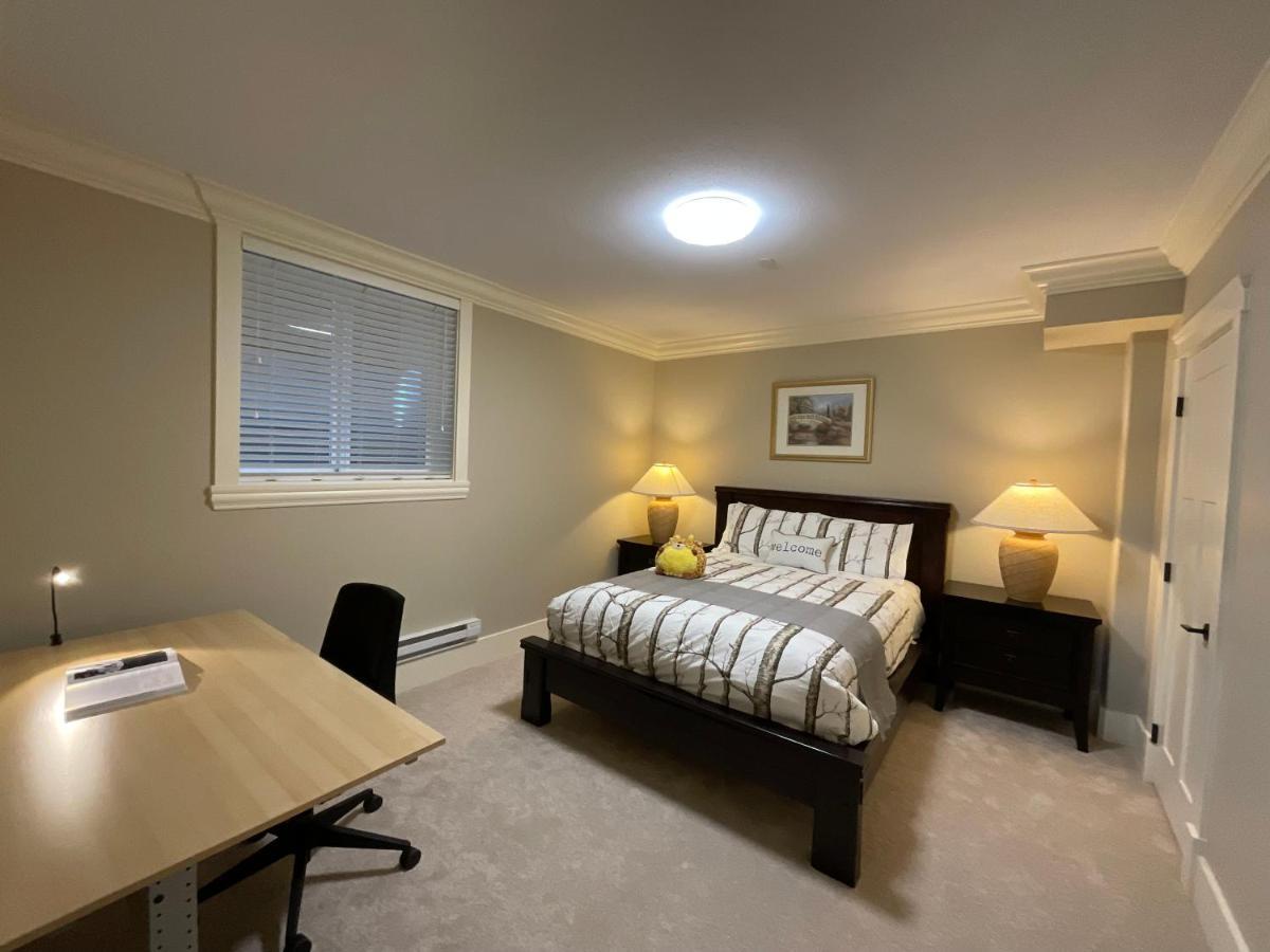 New Two-Bedroom Legal Suite With Parking White Rock Exterior foto