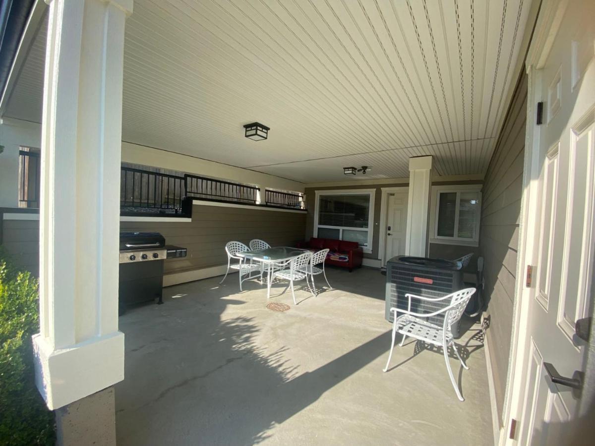 New Two-Bedroom Legal Suite With Parking White Rock Exterior foto